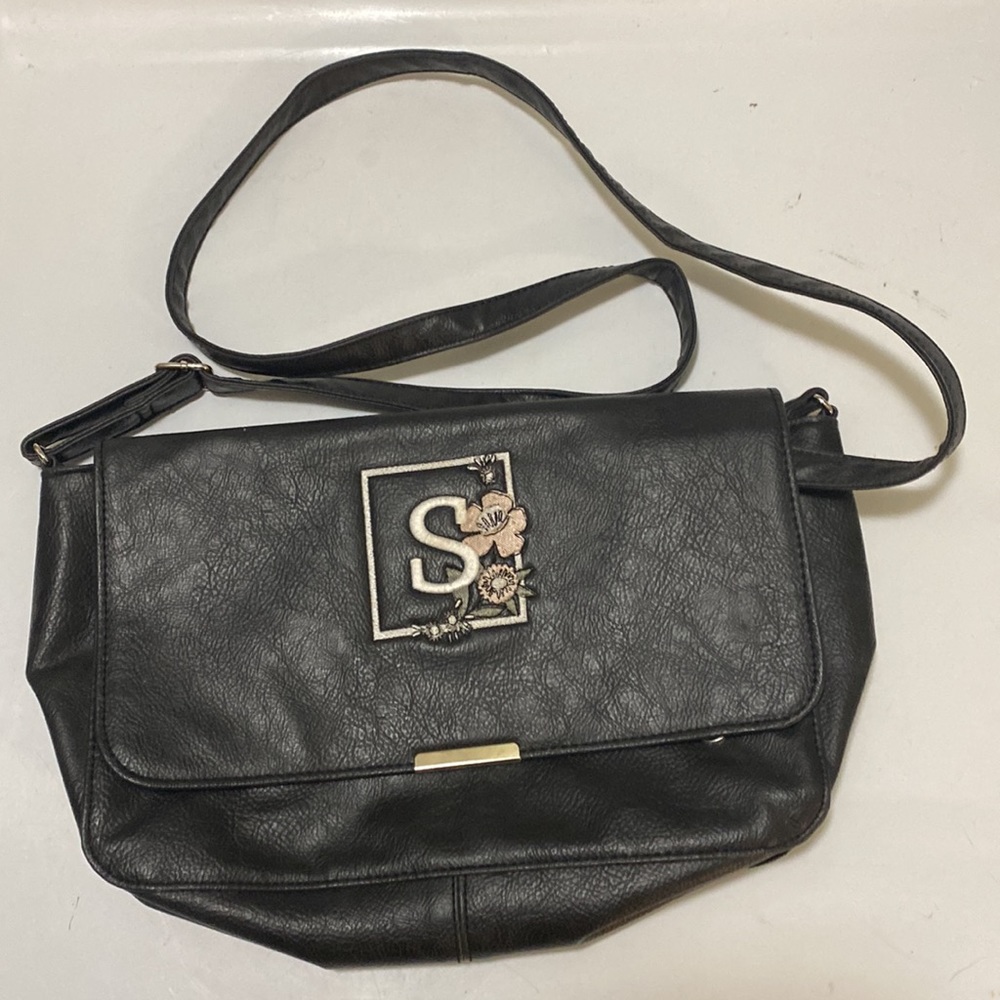 Thirty one crossbody adjustable strap soft flower S monogrammed on the front New